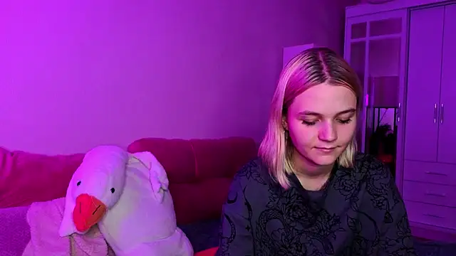 KelleDomin online show from 10/27/25, 08:13