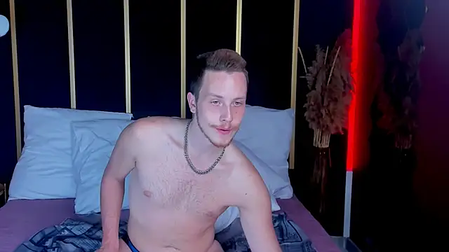 LeoMooree online show from 10/02/25, 03:57