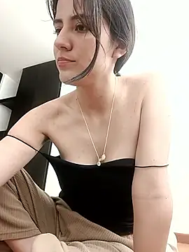 Snapshot of annroussse chatting on 10/20/25, 06:08 annroussse online show from 10/20/25, 06:08