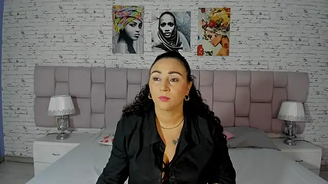 VaniaRose online show from 10/23/25, 01:21