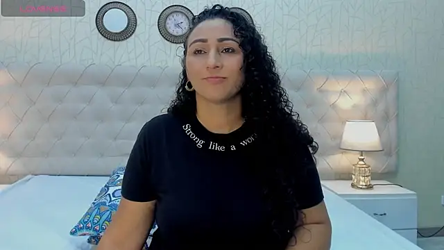 VaniaRose online show from 10/29/25, 01:02