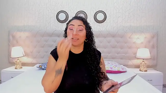 VaniaRose online show from 11/08/25, 01:55