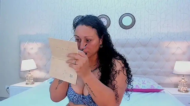 VaniaRose online show from 11/11/25, 01:22