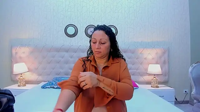 VaniaRose online show from 11/13/25, 01:10