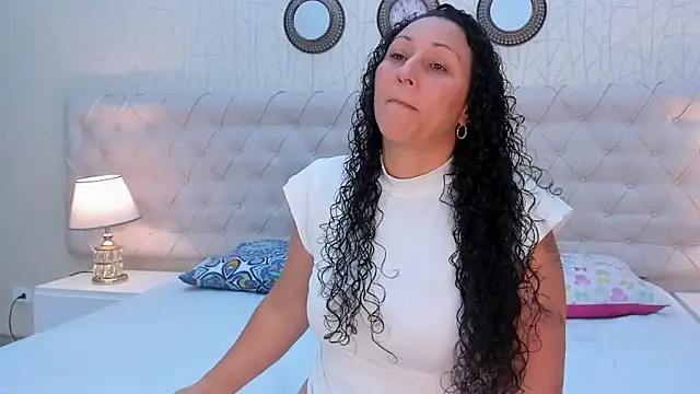 VaniaRose online show from 11/22/25, 01:10