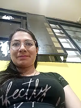 Mia-love-03 online show from 10/28/25, 10:12