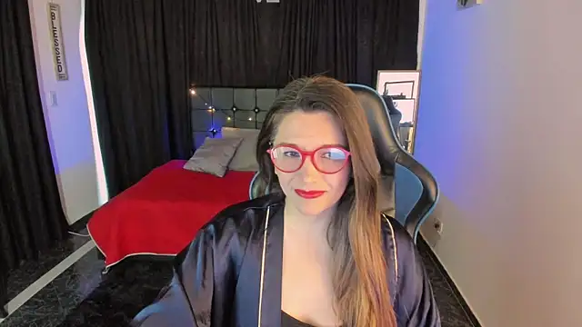 Snapshot of Hanna_MA chatting on 10/15/25, 02:28 Hanna MA online show from 10/15/25, 02:28