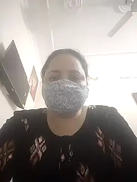 Snapshot of Cute-Purva chatting on 10/28/25, 12:41 Cute-Purva online show from 10/28/25, 12:41