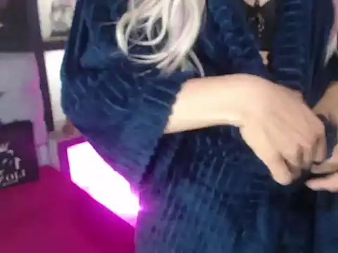 Sophia hott01 online show from 10/23/25, 12:21