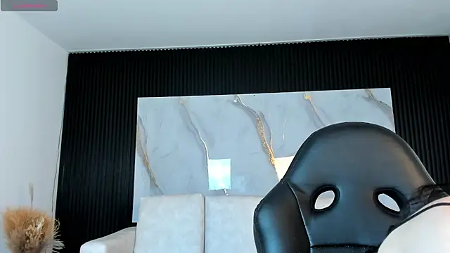 Karol Yanil online show from 10/28/25, 07:38