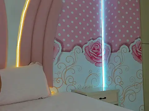 Snapshot of SofiaaBigBoobs chatting on 11/18/25, 12:20 SofiaaBigBoobs online show from 11/18/25, 12:20