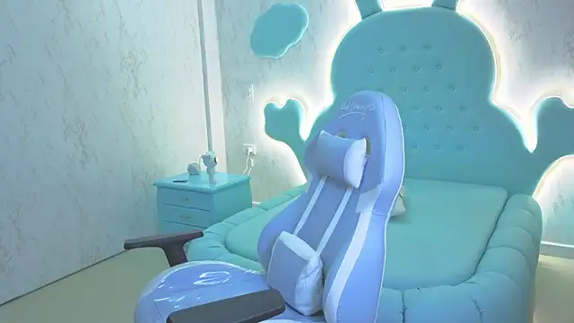 Mia Cuttee online show from 11/02/25, 03:31