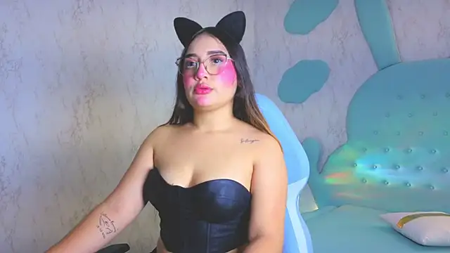 Mia Cuttee online show from 11/22/25, 03:49