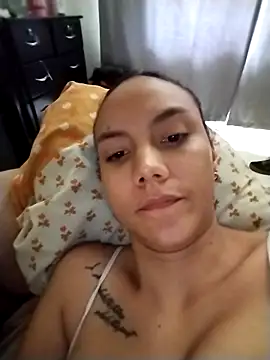 Snapshot of Mia-Reyes chatting on 10/05/25, 04:16 Mia-Reyes online show from 10/05/25, 04:16