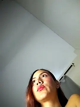 Snapshot of Mia-Reyes chatting on 10/27/25, 01:59 Mia-Reyes online show from 10/27/25, 01:59