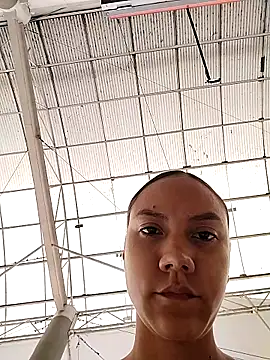 Snapshot of Mia-Reyes chatting on 10/29/25, 01:46 Mia-Reyes online show from 10/29/25, 01:46