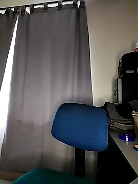 Snapshot of Mia-Reyes chatting on 11/05/25, 01:11 Mia-Reyes online show from 11/05/25, 01:11