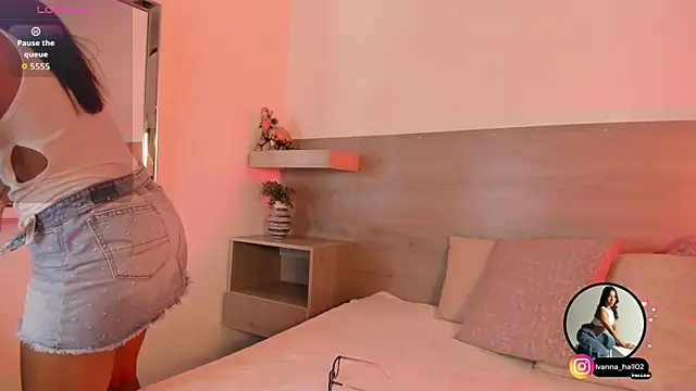 Ivana Hall online show from 10/22/25, 09:03