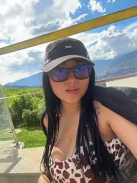 amberhoney02 online show from 11/02/25, 07:27