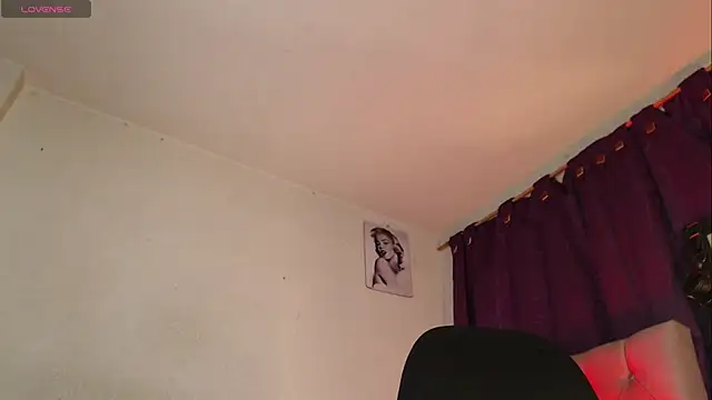 Snapshot of megan_f0xxx chatting on 10/03/25, 04:31 megan f0xxx online show from 10/03/25, 04:31