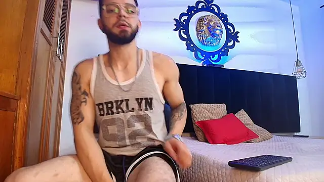 Snapshot of axel_ston chatting on 09/27/25, 12:32 axel ston online show from 09/27/25, 12:32