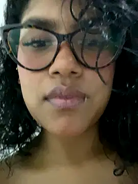 miiabrown18 online show from 10/19/25, 01:39