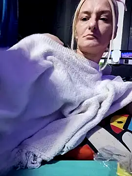 blondebarbiebae online show from 11/17/25, 12:05