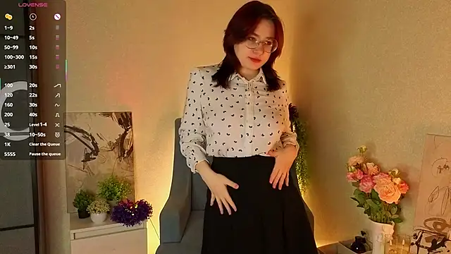 Snapshot of NyamNyamNyammm chatting on 10/13/25, 03:01 NyamNyamNyammm online show from 10/13/25, 03:01