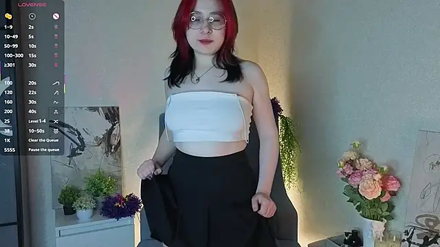 Snapshot of NyamNyamNyammm chatting on 10/20/25, 02:06 NyamNyamNyammm online show from 10/20/25, 02:06