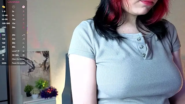 Snapshot of NyamNyamNyammm chatting on 10/25/25, 01:29 NyamNyamNyammm online show from 10/25/25, 01:29