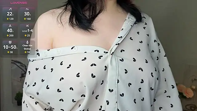 Snapshot of NyamNyamNyammm chatting on 11/05/25, 04:29 NyamNyamNyammm online show from 11/05/25, 04:29