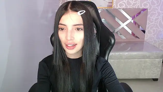 cynthia ch online show from 10/10/25, 03:49