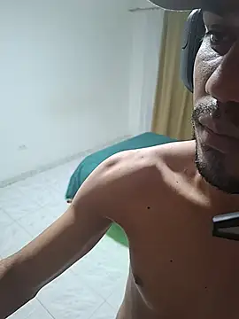 Snapshot of zkendell01 chatting on 11/14/25, 04:55 zkendell01 online show from 11/14/25, 04:55