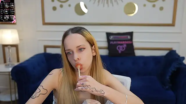 Luchi Sun online show from 10/15/25, 02:28