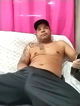 Snapshot of Jonh_87 chatting on 10/23/25, 03:55 Jonh 87 online show from 10/23/25, 03:55