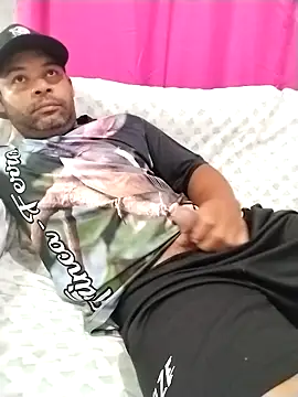 Snapshot of Jonh_87 chatting on 10/29/25, 05:04 Jonh 87 online show from 10/29/25, 05:04