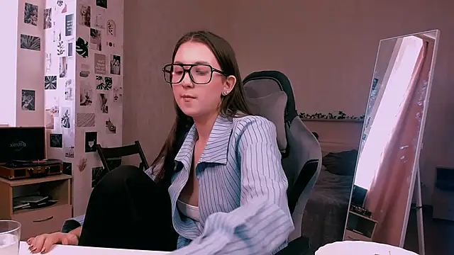 Snapshot of raviolly046 chatting on 10/07/25, 12:46 raviolly046 online show from 10/07/25, 12:46