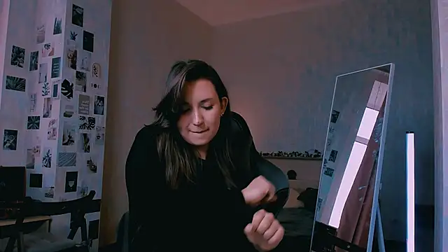 Snapshot of raviolly046 chatting on 10/09/25, 11:52 raviolly046 online show from 10/09/25, 11:52