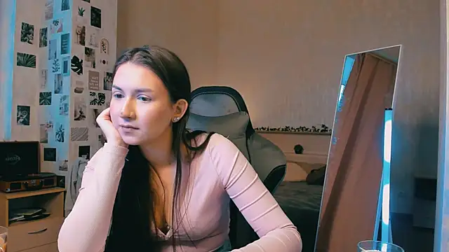 Snapshot of raviolly046 chatting on 10/14/25, 12:28 raviolly046 online show from 10/14/25, 12:28