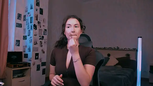 Snapshot of raviolly046 chatting on 10/27/25, 11:25 raviolly046 online show from 10/27/25, 11:25