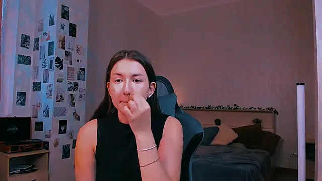 Snapshot of raviolly046 chatting on 10/29/25, 09:33 raviolly046 online show from 10/29/25, 09:33