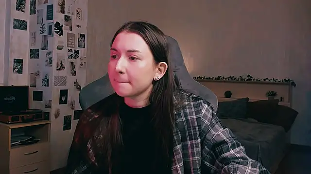 Snapshot of raviolly046 chatting on 11/10/25, 12:26 raviolly046 online show from 11/10/25, 12:26