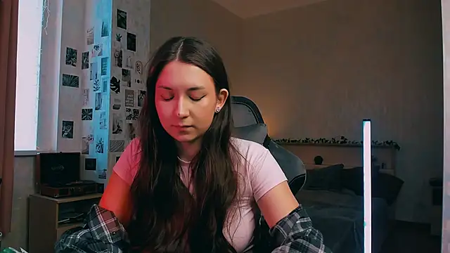 Snapshot of raviolly046 chatting on 11/11/25, 11:43 raviolly046 online show from 11/11/25, 11:43