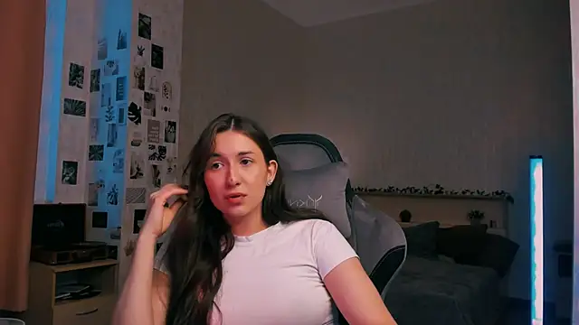 Snapshot of raviolly046 chatting on 11/12/25, 11:54 raviolly046 online show from 11/12/25, 11:54