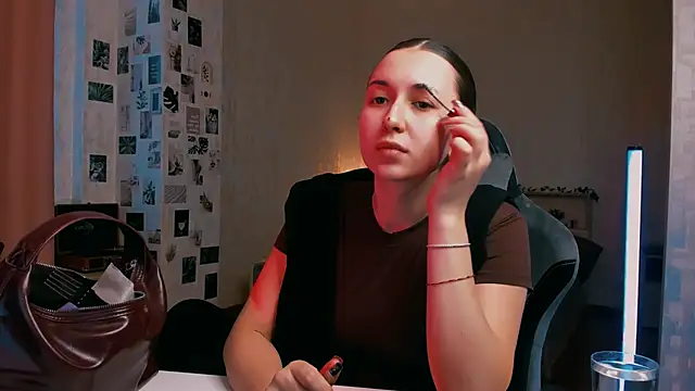 Snapshot of raviolly046 chatting on 11/13/25, 09:08 raviolly046 online show from 11/13/25, 09:08