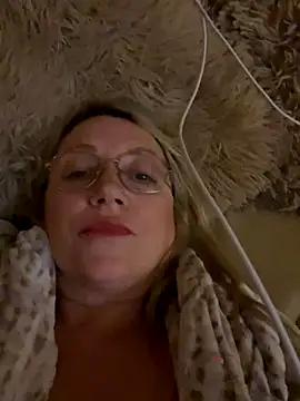 Snapshot of Littleangeleyes chatting on 10/24/25, 11:45 Littleangeleyes online show from 10/24/25, 11:45