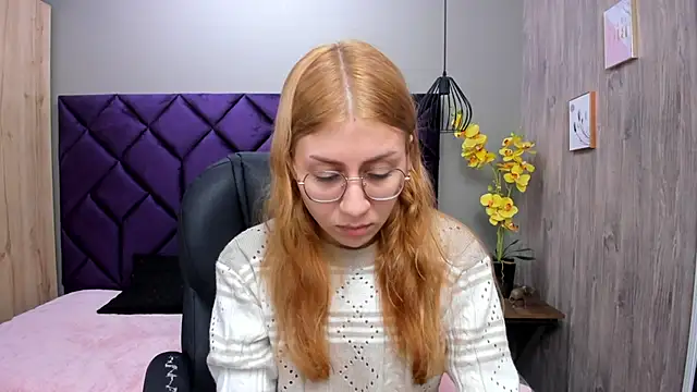 ChloeCampbell03 online show from 10/14/25, 12:28