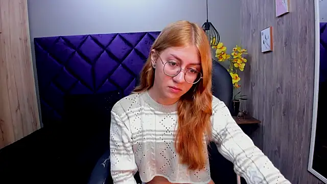 ChloeCampbell03 online show from 10/21/25, 12:50