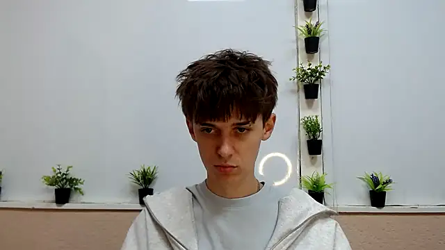 Hoot Dude  online show from 11/18/25, 02:43