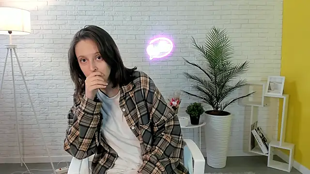 EmilieHjelm online show from 09/26/25, 07:23